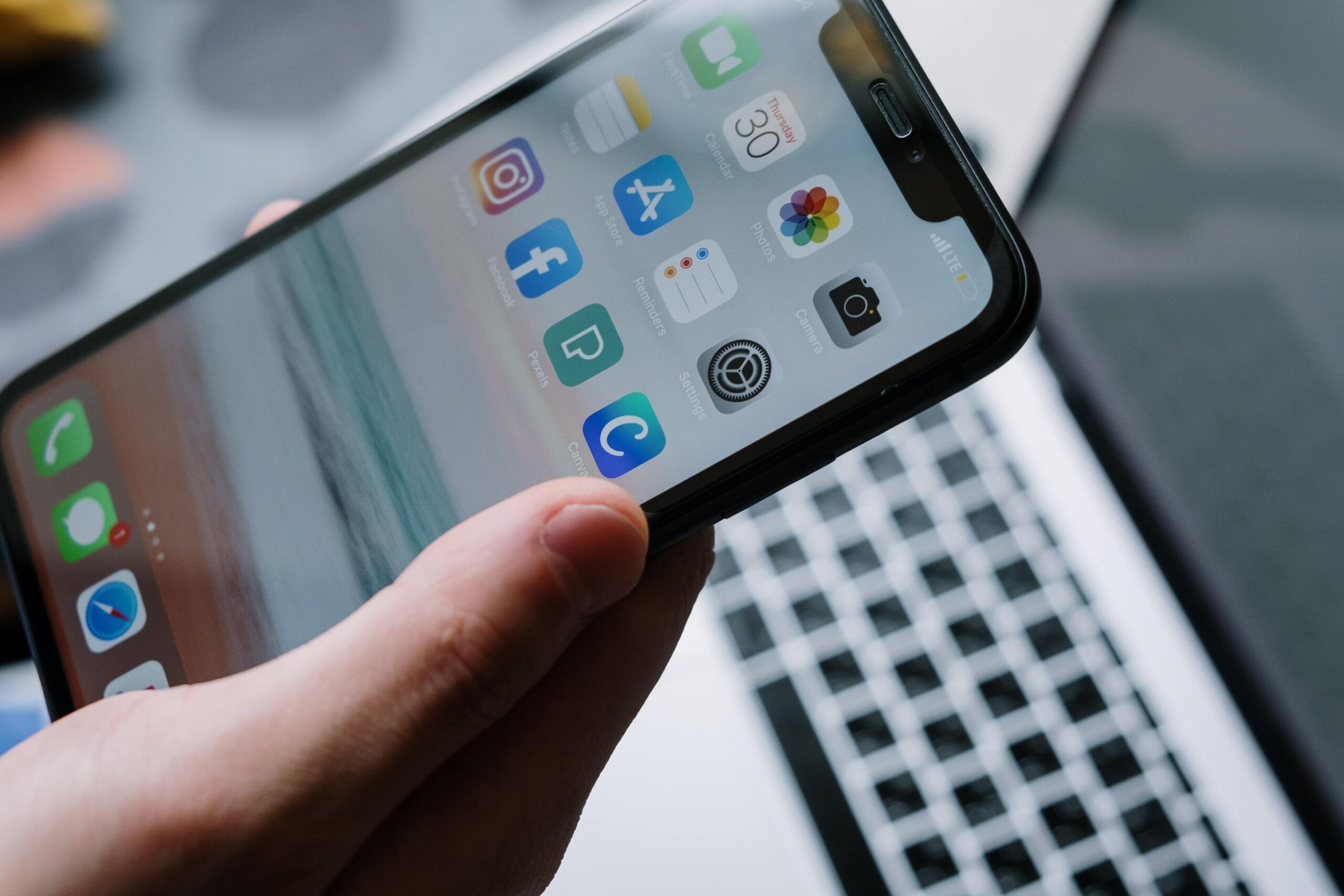 3 Time-Saving Apps for Video Content Creation theme image